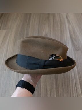 Vintage Stetson Fedora - Classic Brown Felt Hat Feather Accent Sz 7 1/8 Classy